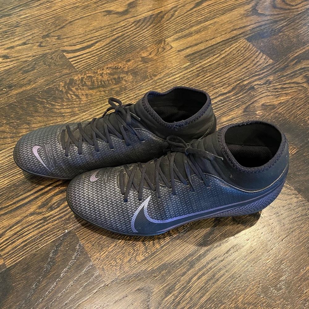 Soccer Cleats- Mens size 8.5